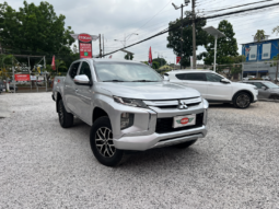 Mitsubishi L200 doble cabina 2021