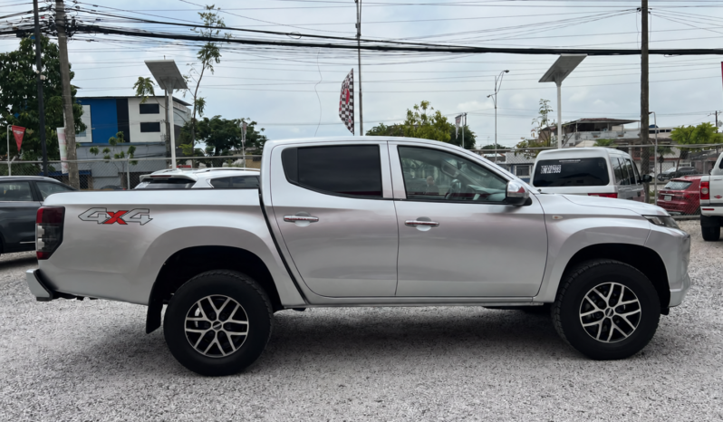 Mitsubishi L200 doble cabina 2021 full