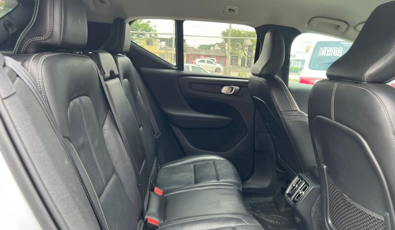 Volvo XC40 full