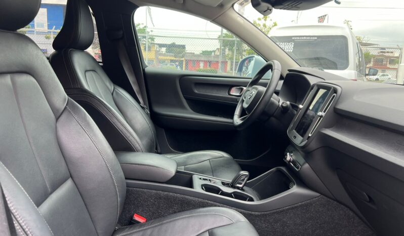 Volvo XC40 full