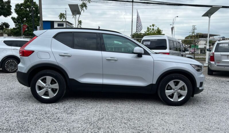Volvo XC40 full